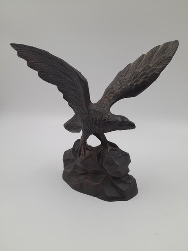 Jagd adler auf felsen skulptur - jagd,
